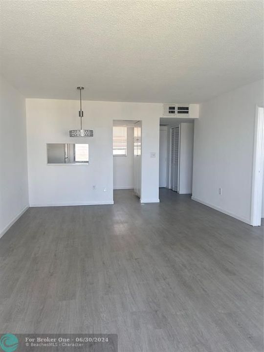 For Rent: $1,800 (1 beds, 1 baths, 763 Square Feet)