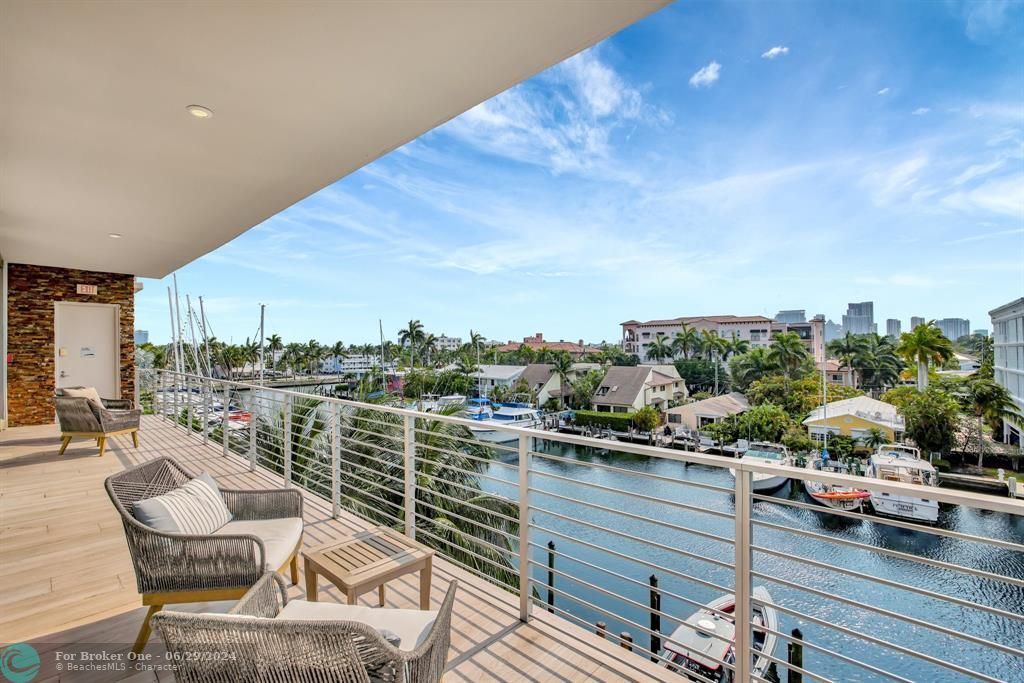 For Sale: $2,495,000 (3 beds, 3 baths, 2531 Square Feet)