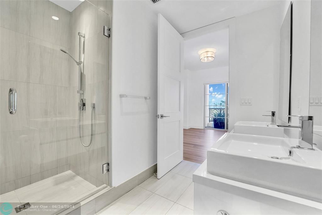 Недавно арендовано: $8,000 (2 спален, 2 ванн, 1404 Квадратных фут)