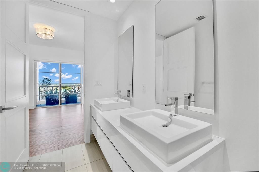 Недавно арендовано: $8,000 (2 спален, 2 ванн, 1404 Квадратных фут)