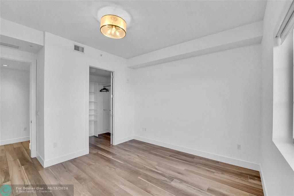 Active With Contract: $8,000 (2 beds, 2 baths, 1404 Square Feet)