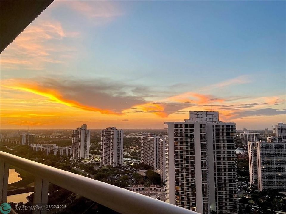 For Sale: $999,000 (2 beds, 2 baths, 1622 Square Feet)