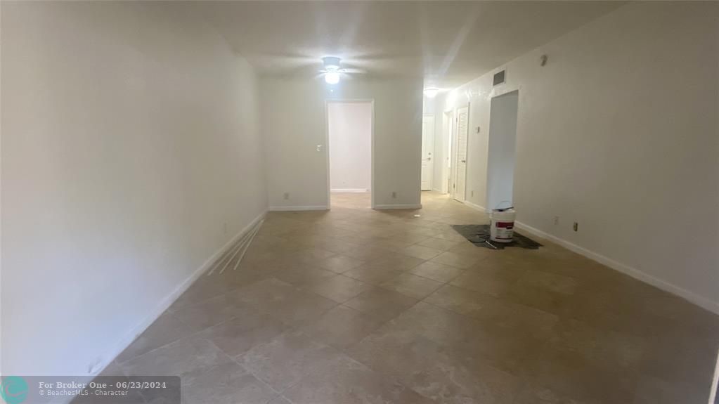 For Sale: $179,000 (1 beds, 1 baths, 765 Square Feet)
