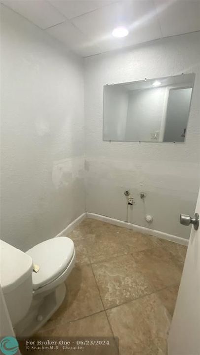 For Sale: $179,000 (1 beds, 1 baths, 765 Square Feet)