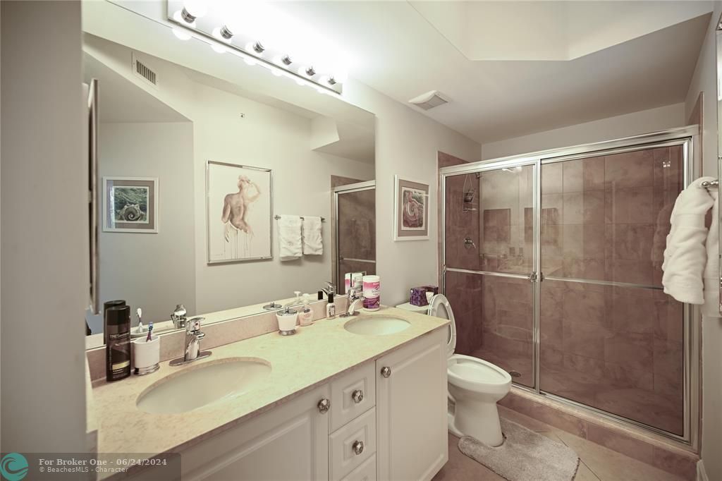 For Sale: $325,000 (2 beds, 2 baths, 1137 Square Feet)