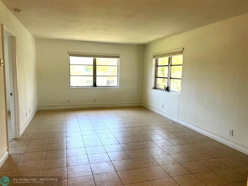 For Sale: $175,000 (1 beds, 1 baths, 750 Square Feet)