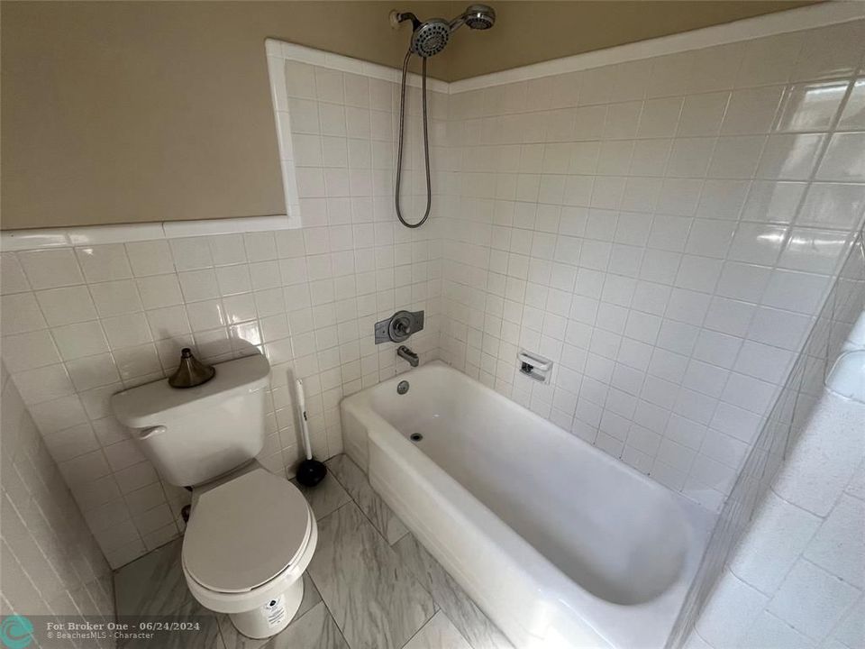 For Sale: $1,995 (1 beds, 1 baths, 12201 Square Feet)