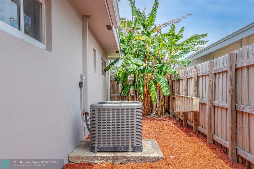 Active With Contract: $575,000 (3 beds, 2 baths, 1483 Square Feet)