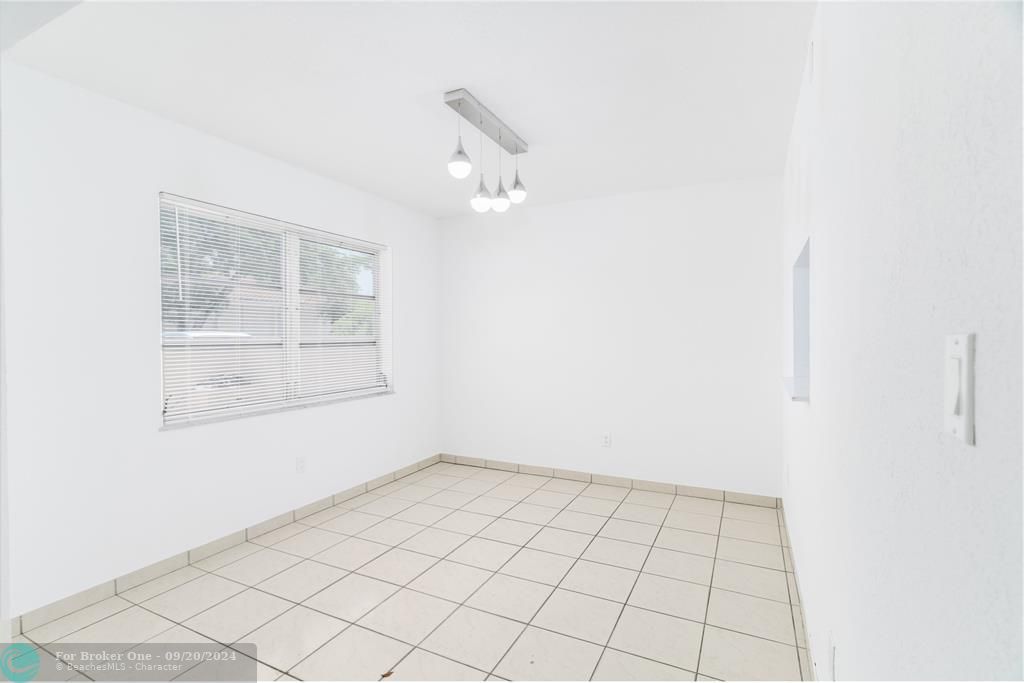 Vendido Recientemente: $319,999 (3 camas, 2 baños, 1590 Pies cuadrados)