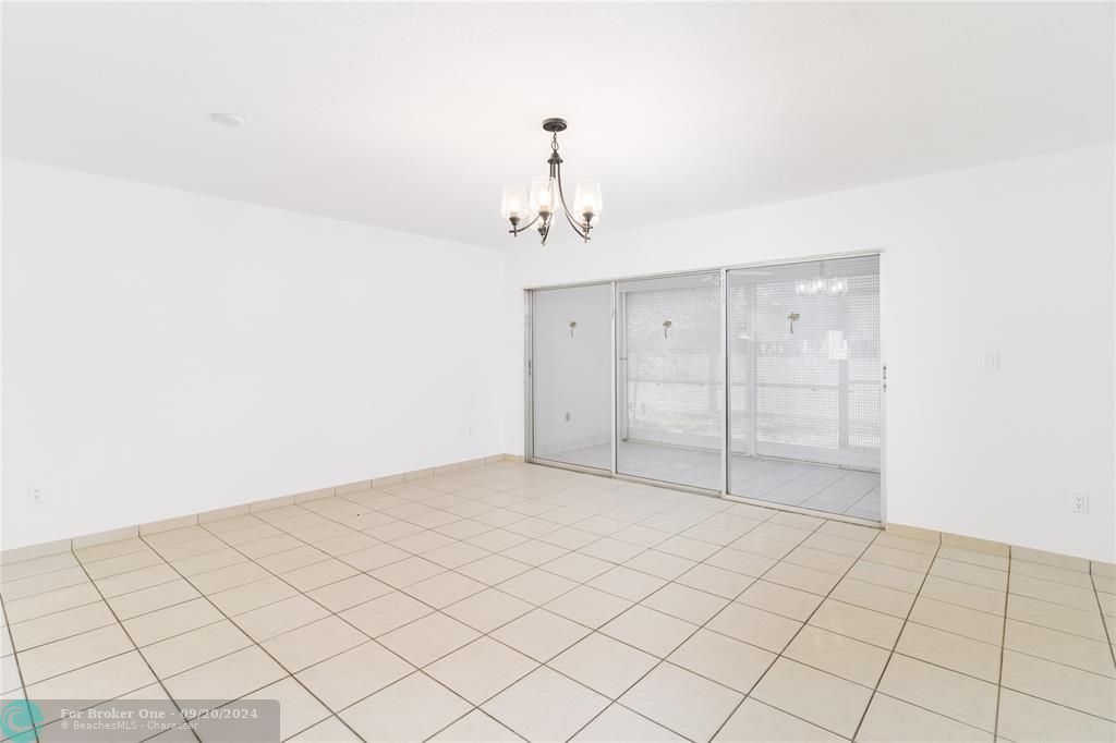 Vendido Recientemente: $319,999 (3 camas, 2 baños, 1590 Pies cuadrados)