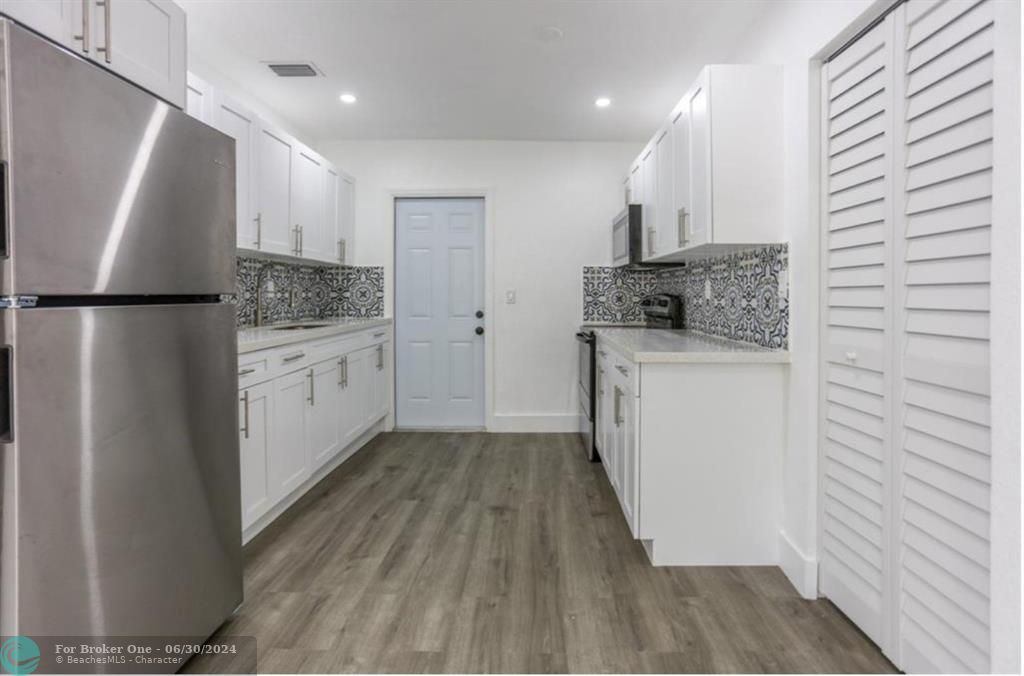 Active With Contract: $975,000 (0 beds, 0 baths, 2976 Square Feet)