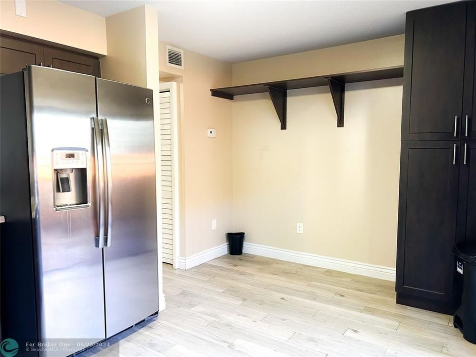For Sale: $487,000 (2 beds, 2 baths, 1161 Square Feet)