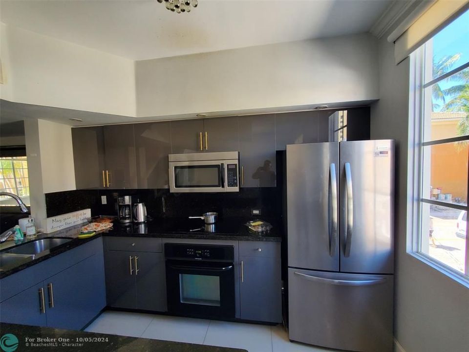 For Rent: $3,350 (2 beds, 2 baths, 1270 Square Feet)