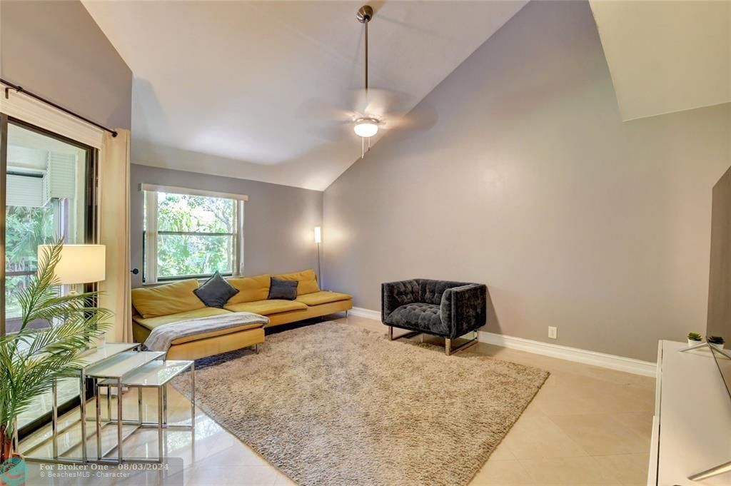 Active With Contract: $3,250 (3 beds, 2 baths, 1587 Square Feet)