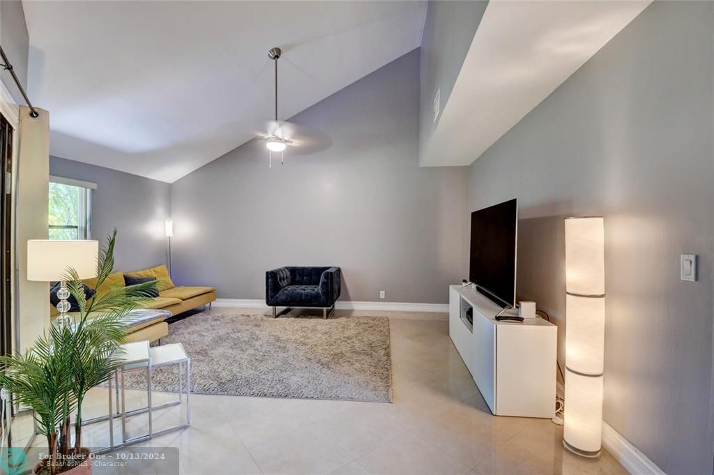 Active With Contract: $3,250 (3 beds, 2 baths, 1587 Square Feet)