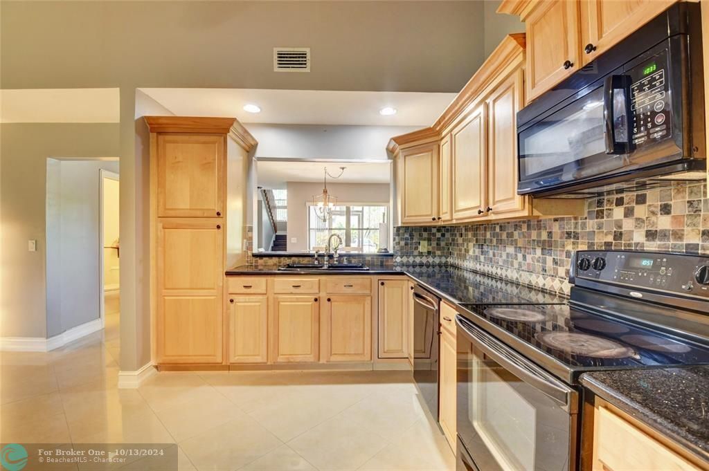 Active With Contract: $3,250 (3 beds, 2 baths, 1587 Square Feet)