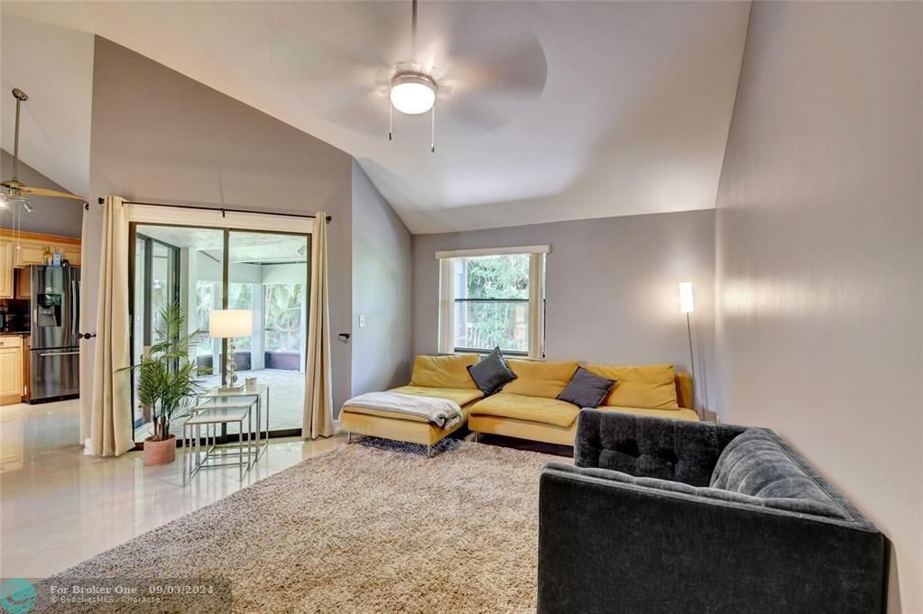 Active With Contract: $3,250 (3 beds, 2 baths, 1587 Square Feet)