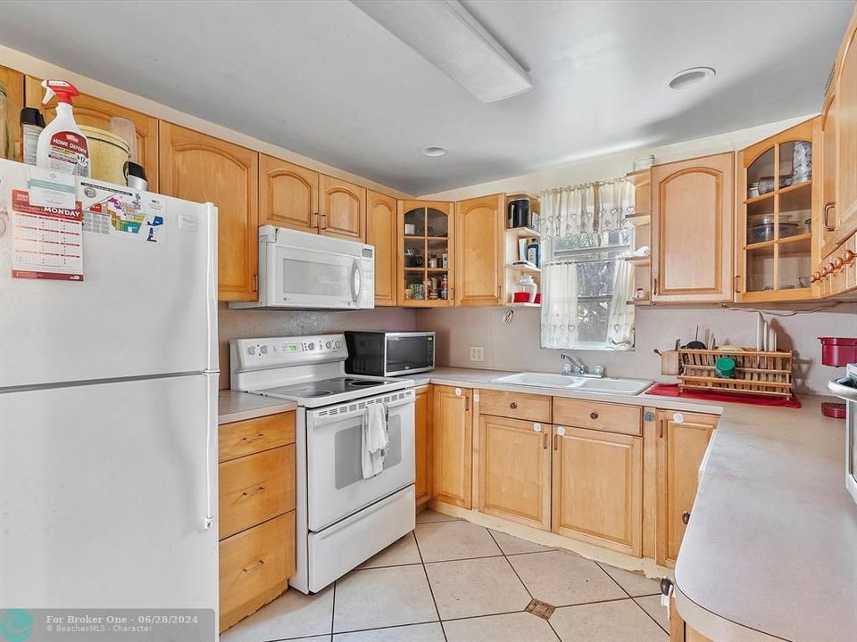 Recently Sold: $450,000 (2 beds, 1 baths, 897 Square Feet)