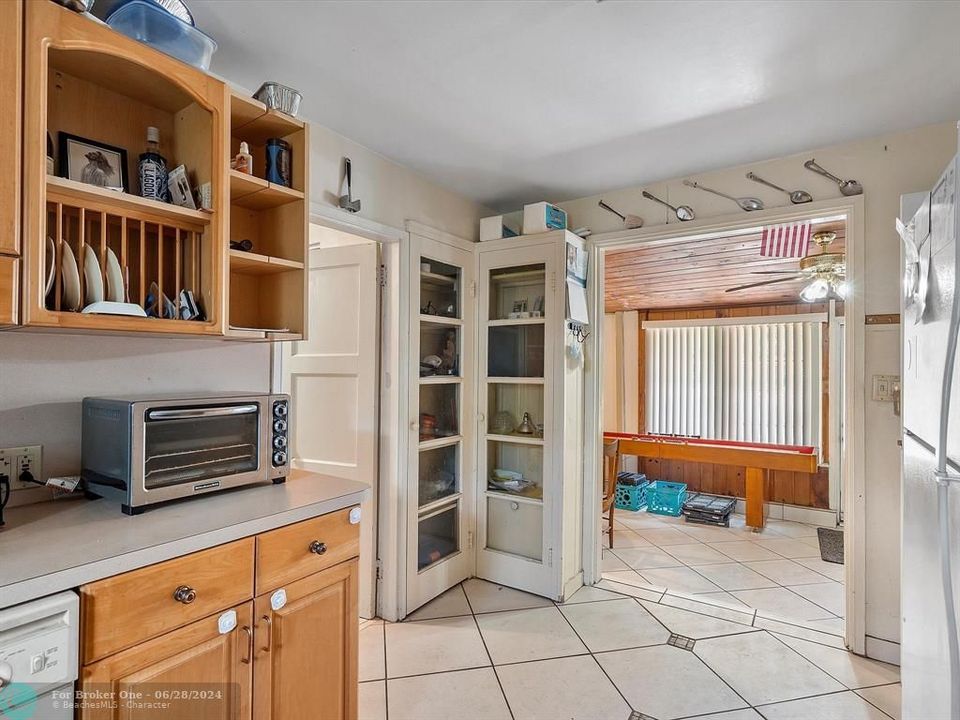 Recently Sold: $450,000 (2 beds, 1 baths, 897 Square Feet)
