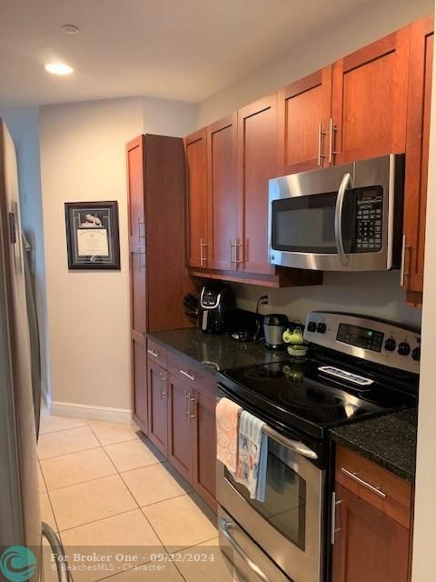 For Rent: $2,000 (1 beds, 1 baths, 762 Square Feet)