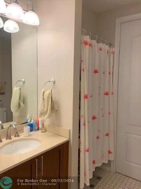 For Rent: $2,000 (1 beds, 1 baths, 762 Square Feet)