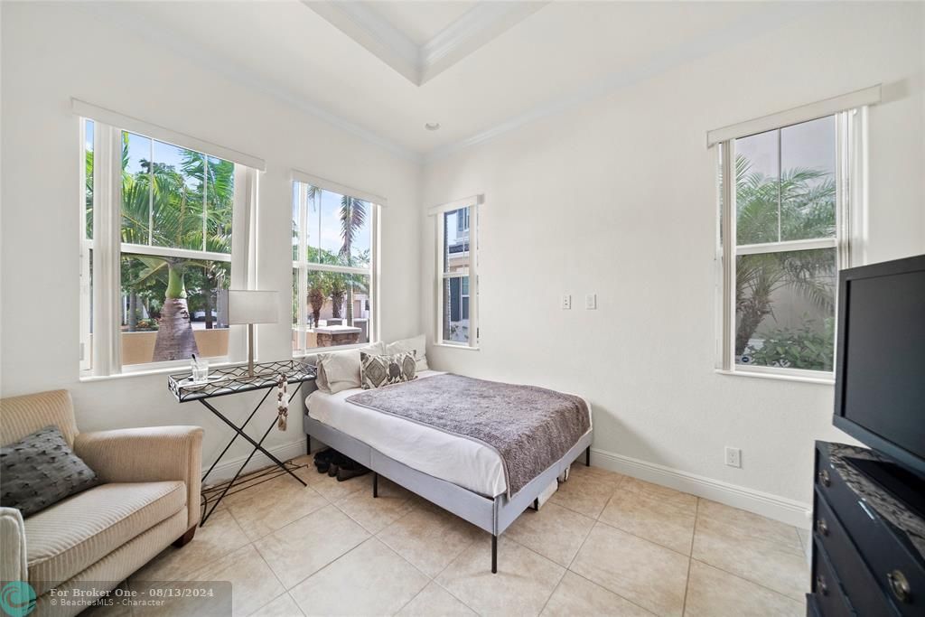 Active With Contract: $699,900 (4 beds, 2 baths, 2094 Square Feet)