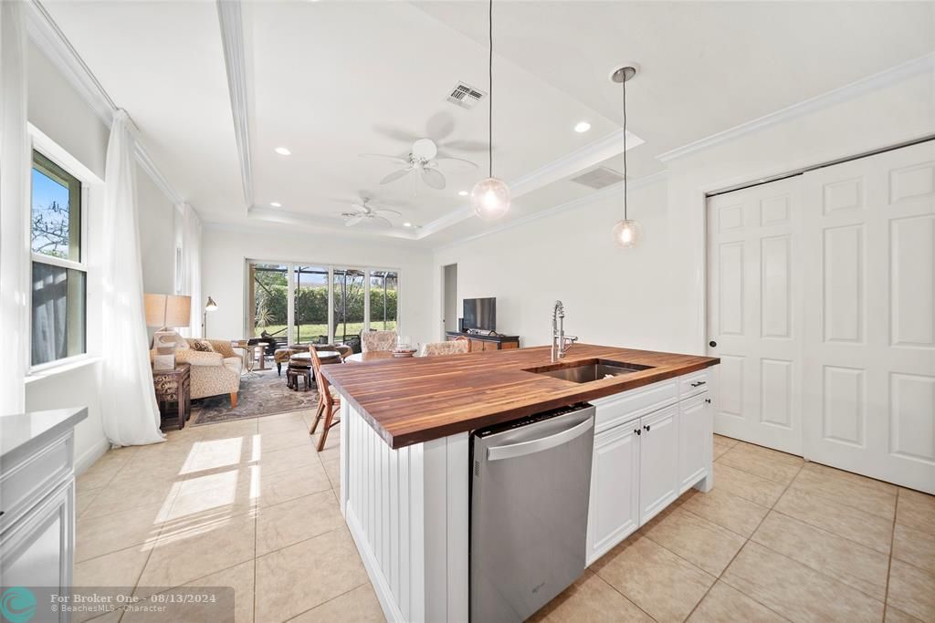 Active With Contract: $699,900 (4 beds, 2 baths, 2094 Square Feet)