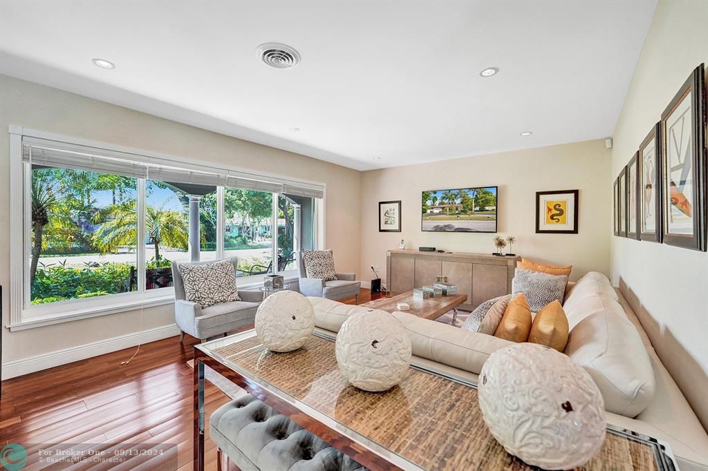 Recently Sold: $1,299,000 (3 beds, 2 baths, 1775 Square Feet)