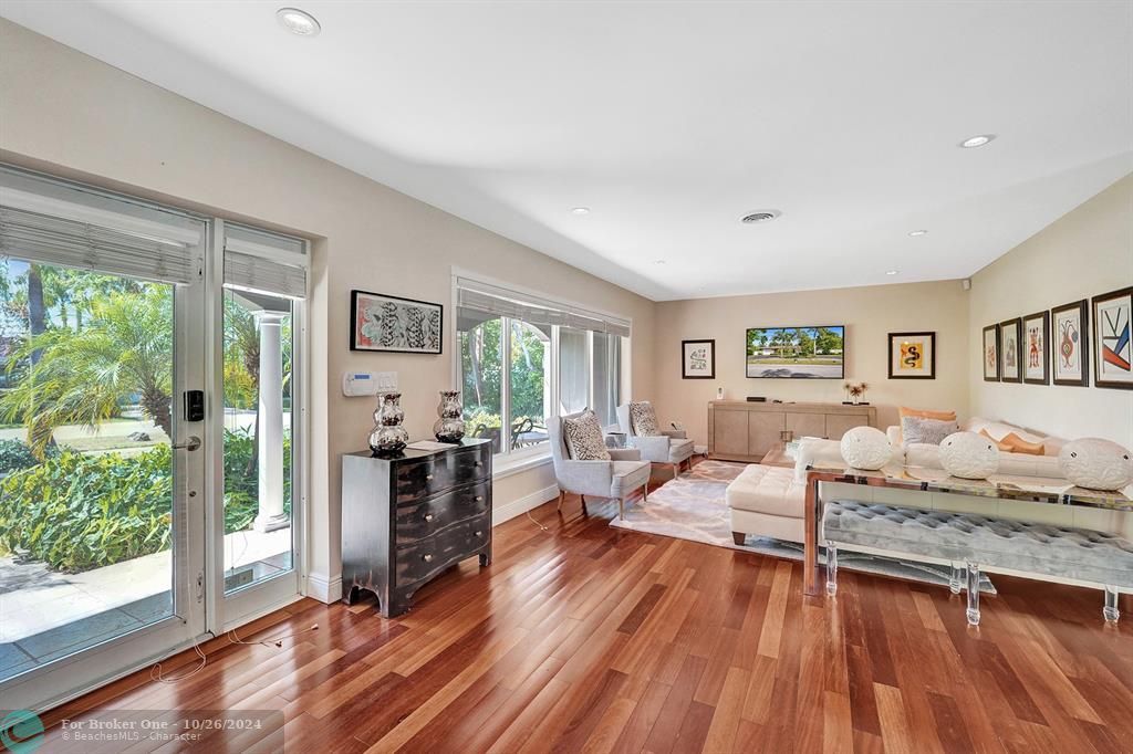 Recently Sold: $1,299,000 (3 beds, 2 baths, 1775 Square Feet)