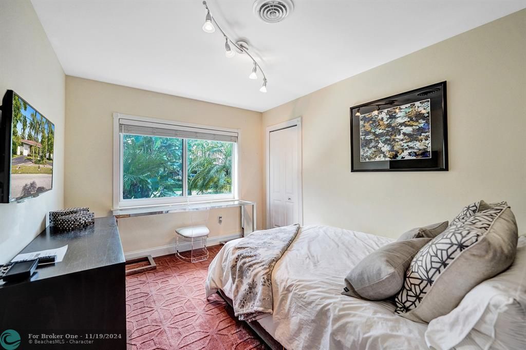 Recently Sold: $1,299,000 (3 beds, 2 baths, 1775 Square Feet)