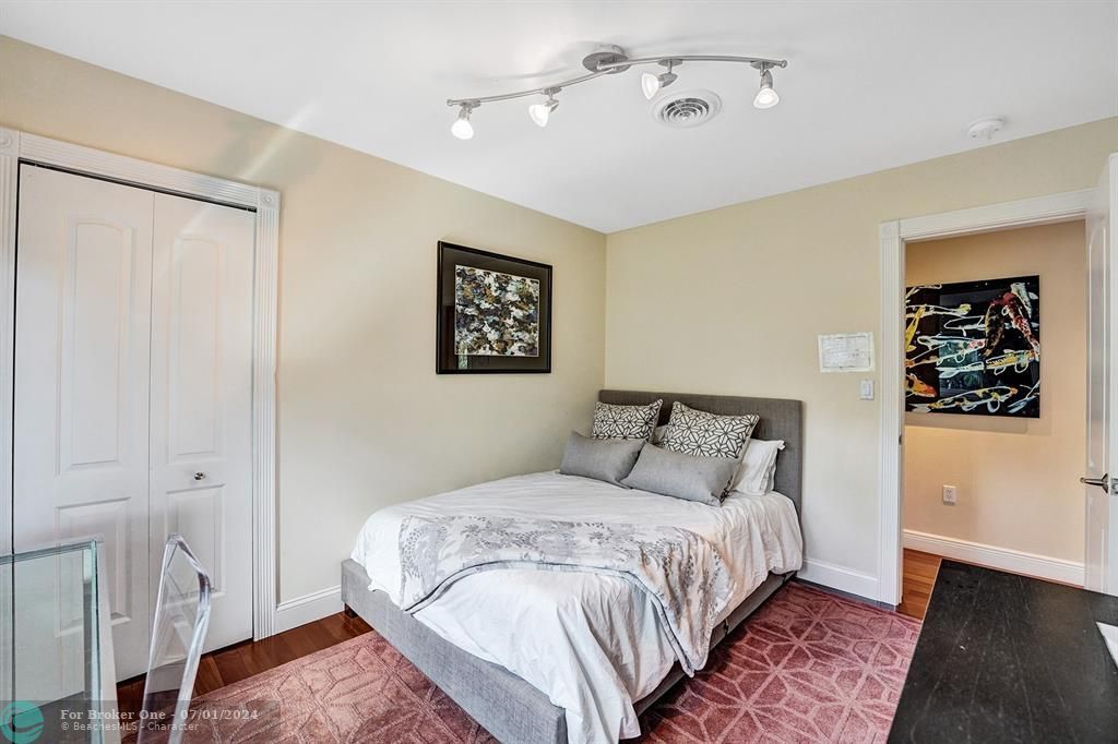 Recently Sold: $1,299,000 (3 beds, 2 baths, 1775 Square Feet)