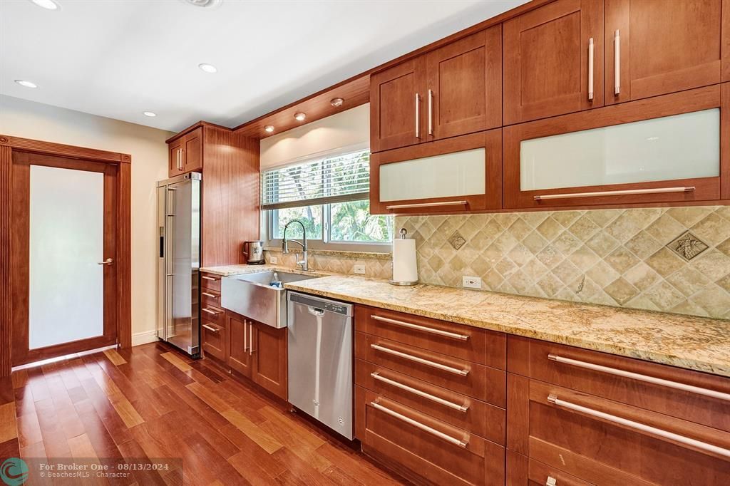 Recently Sold: $1,299,000 (3 beds, 2 baths, 1775 Square Feet)