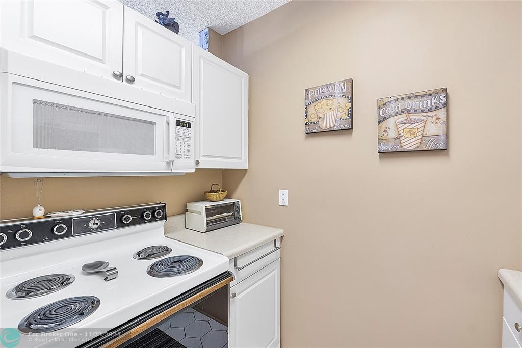 Active With Contract: $120,000 (1 beds, 1 baths, 604 Square Feet)