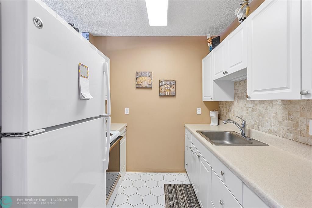 Active With Contract: $120,000 (1 beds, 1 baths, 604 Square Feet)