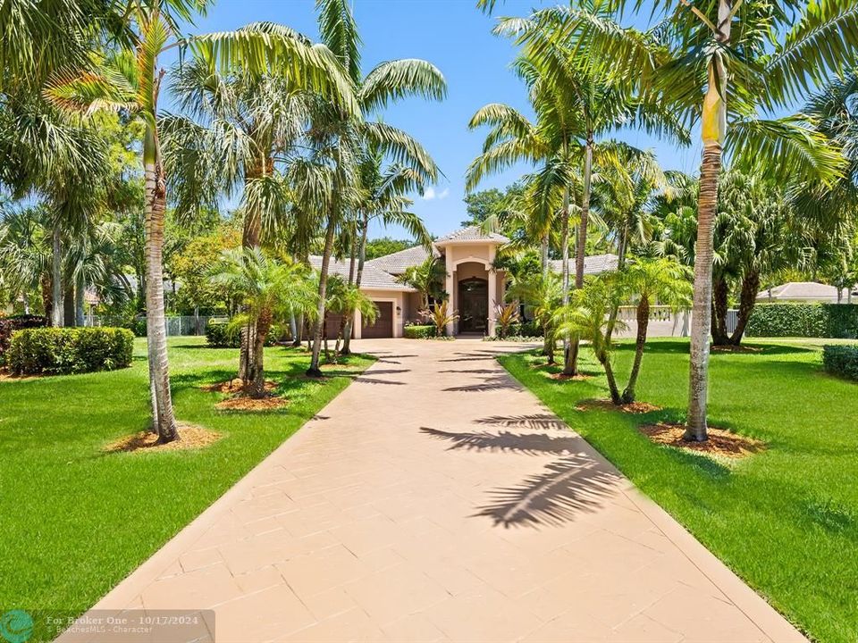 Recently Sold: $1,900,000 (6 beds, 5 baths, 5140 Square Feet)