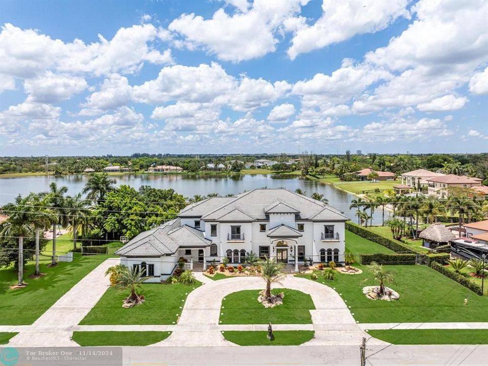 Active With Contract: $3,250,000 (7 beds, 7 baths, 9234 Square Feet)