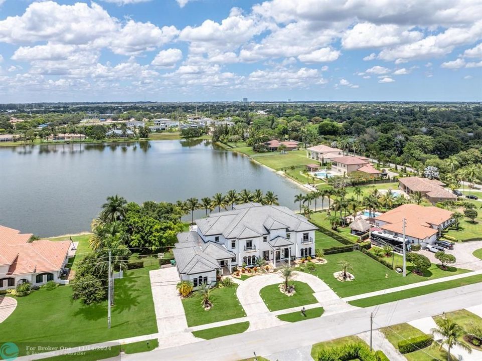 Active With Contract: $3,250,000 (7 beds, 7 baths, 9234 Square Feet)