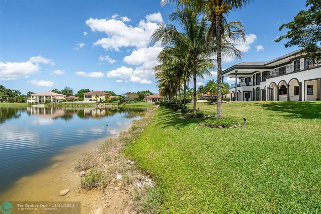 Active With Contract: $3,250,000 (7 beds, 7 baths, 9234 Square Feet)