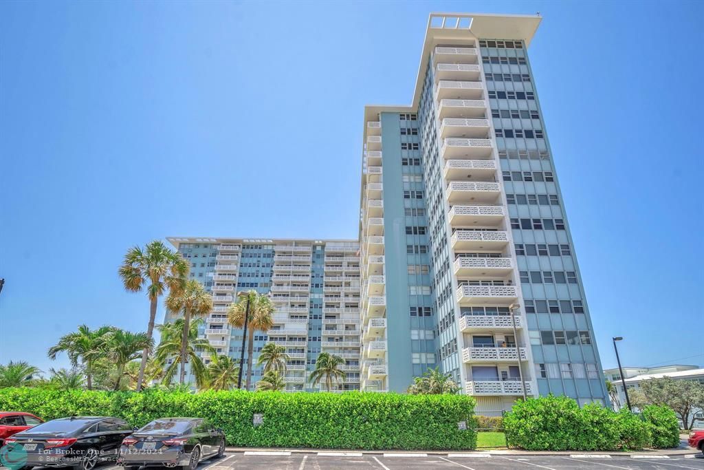 Active With Contract: $259,900 (1 beds, 1 baths, 805 Square Feet)