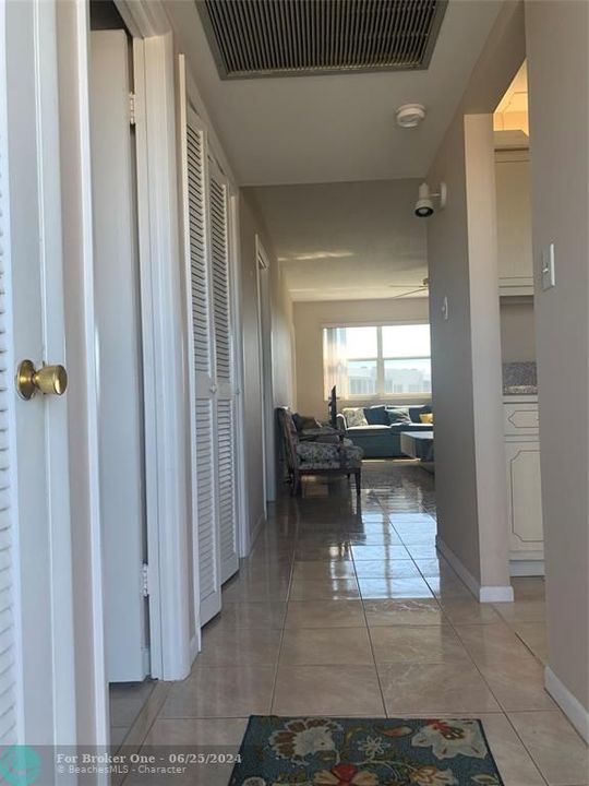 Active With Contract: $134,000 (1 beds, 1 baths, 736 Square Feet)