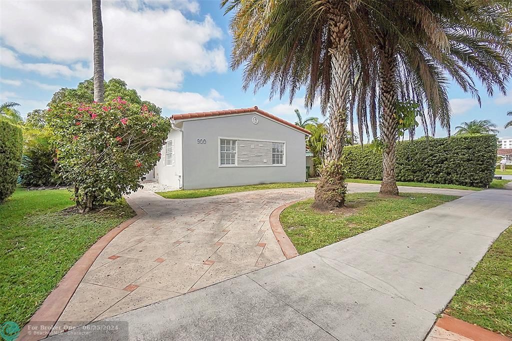 Active With Contract: $3,500 (3 beds, 2 baths, 1420 Square Feet)