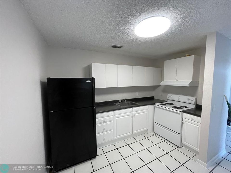 Recently Rented: $1,800 (2 beds, 1 baths, 700 Square Feet)