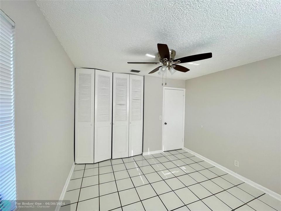 Recently Rented: $1,800 (2 beds, 1 baths, 700 Square Feet)