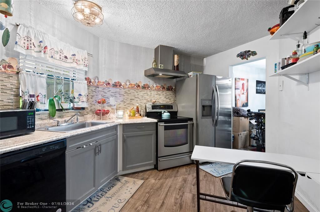 For Sale: $226,000 (2 beds, 2 baths, 1120 Square Feet)