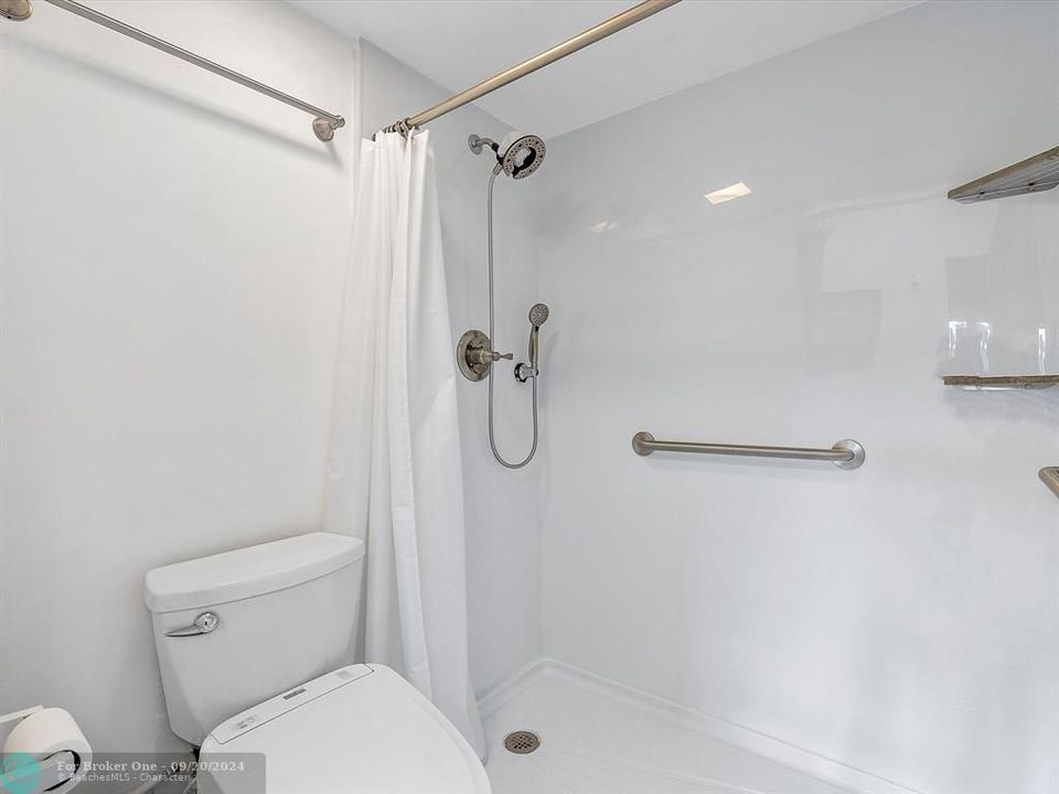 For Sale: $330,000 (2 beds, 2 baths, 1150 Square Feet)