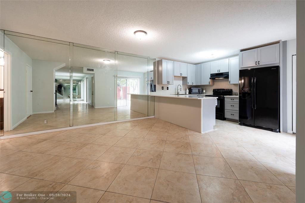 Active With Contract: $2,500 (2 beds, 2 baths, 1500 Square Feet)