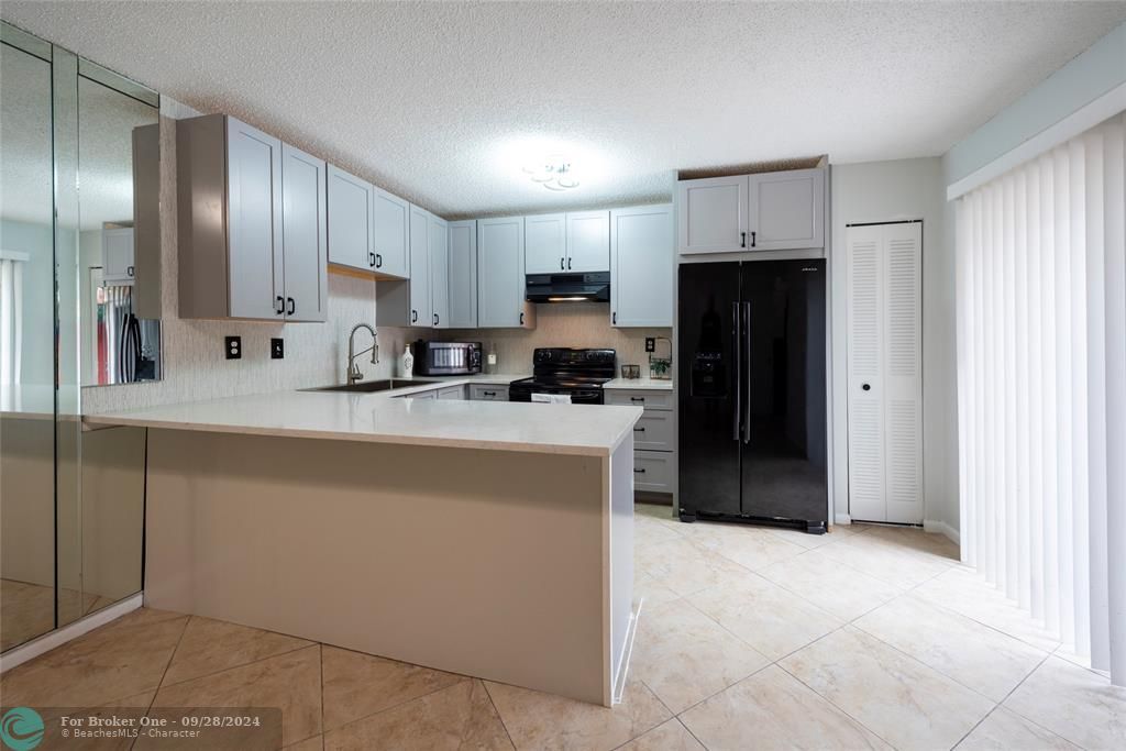 Active With Contract: $2,500 (2 beds, 2 baths, 1500 Square Feet)