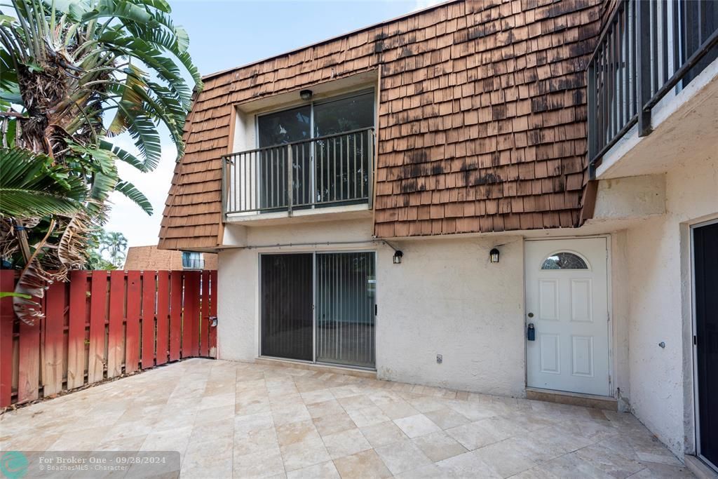 Active With Contract: $2,500 (2 beds, 2 baths, 1500 Square Feet)