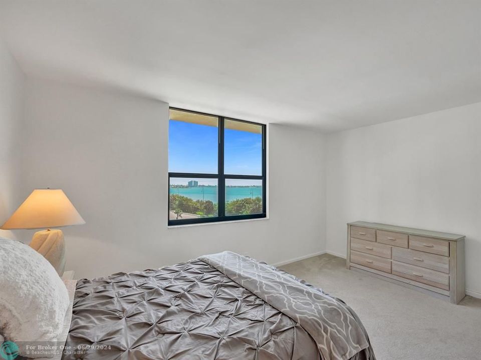 For Sale: $535,000 (2 beds, 2 baths, 1330 Square Feet)