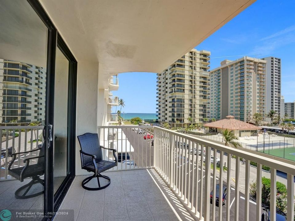 For Sale: $535,000 (2 beds, 2 baths, 1330 Square Feet)